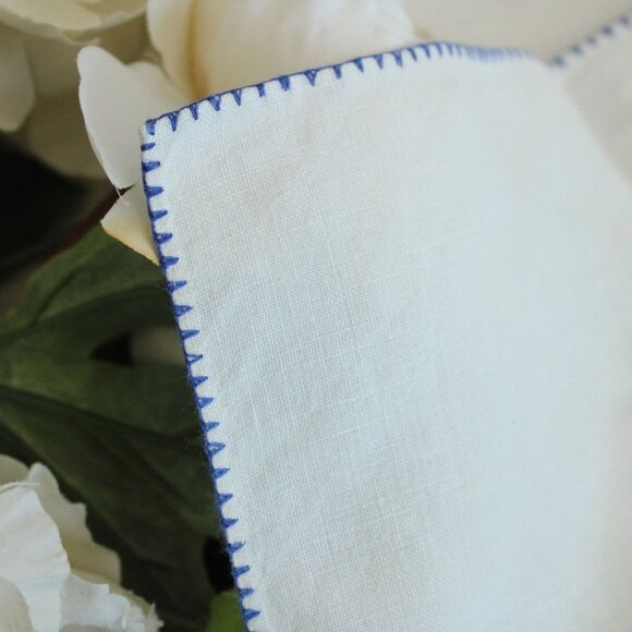 Vintage 1940s 1950s Napkin Embroidered Flower Basket Linen Doily or Table Topper - Picture 6 of 10